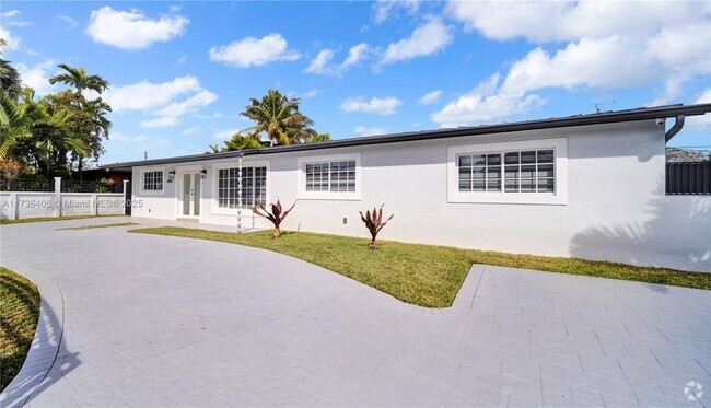 Building Photo - 8101 SW 14th Ter Rental