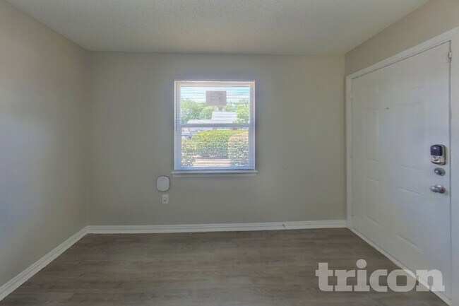 1308 E Timberview Ln