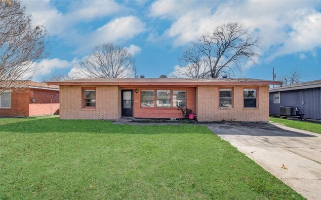 Photo - 1913 2nd Ave N