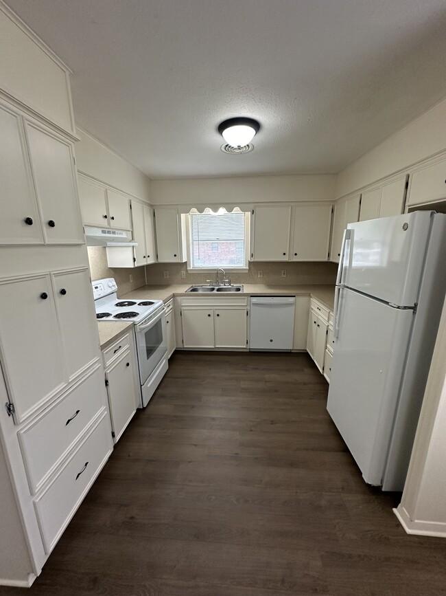 Photo - 1008 Oakridge St