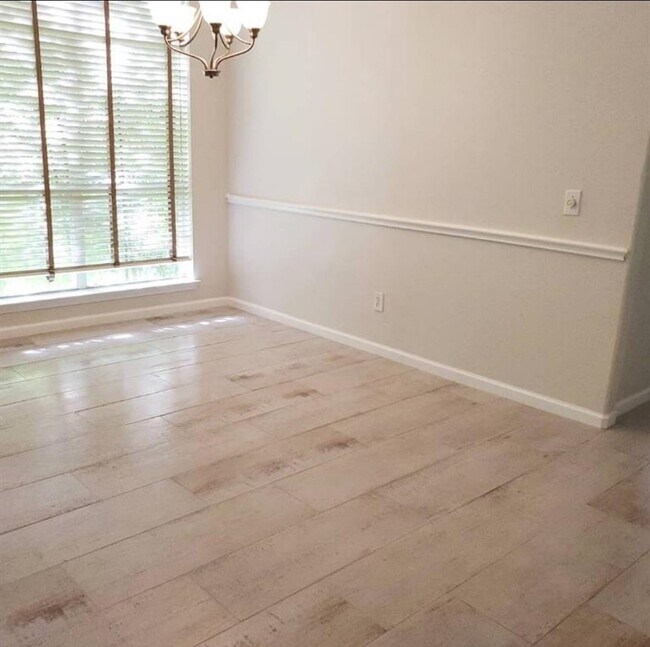 Photo - 140 S Winterport Cir