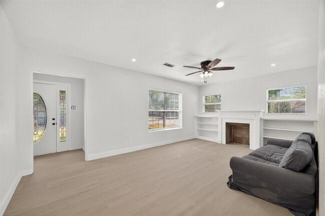 Photo - 501 Live Oak St