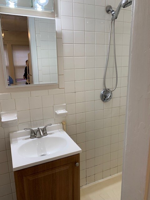 Bathroom - 123 Belgrade Ave Unit three