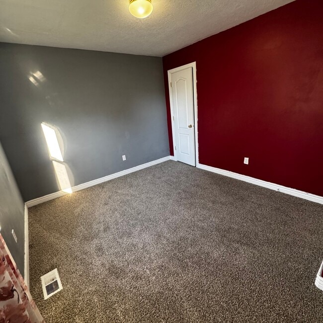 Photo - 2297 Hawthorne St