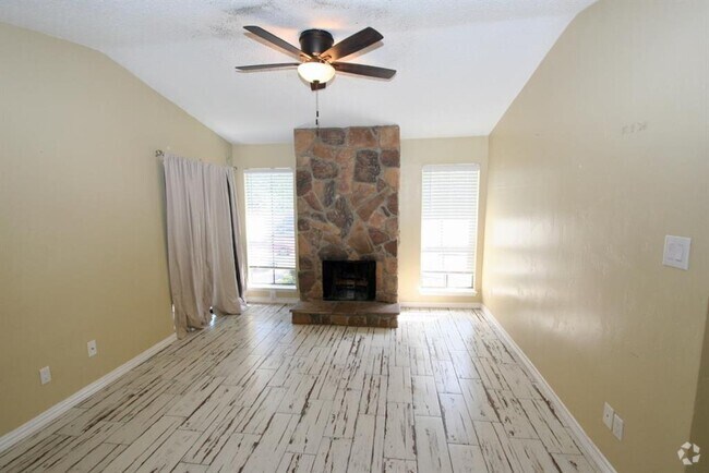 Building Photo - 17331 Red Oak Dr Unit D 34 Rental