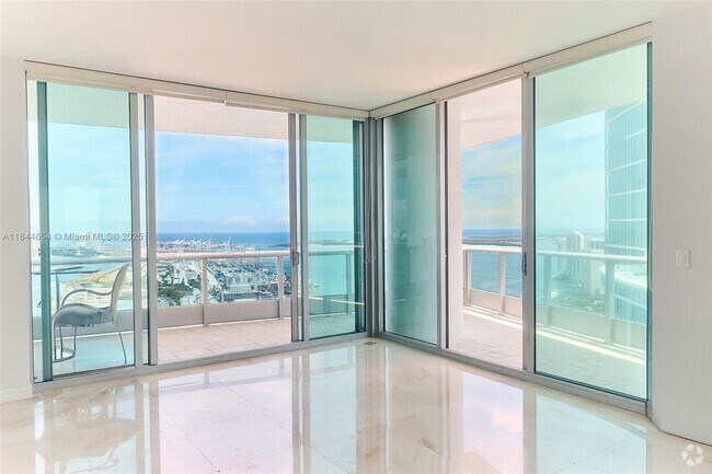 Building Photo - 900 Biscayne Blvd Unit 5601 Rental