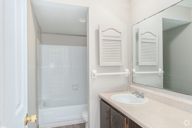 2 habitaciones, 1 baño - 900 pies cuadrados - Baño