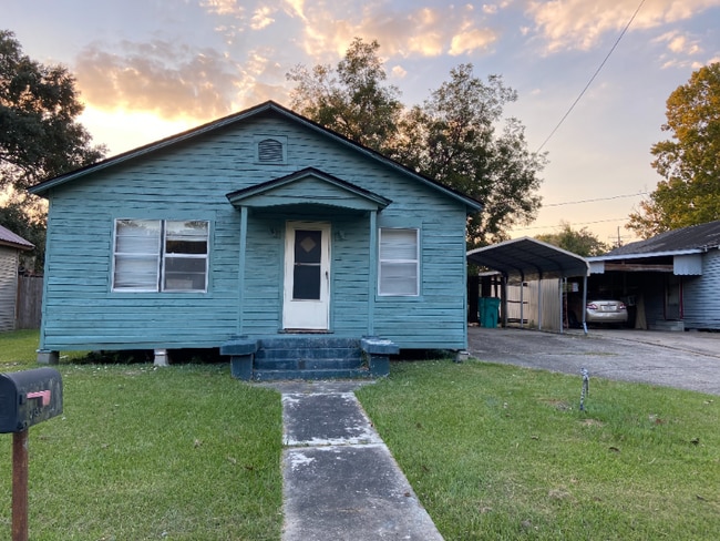 Photo - 1120 S Railroad Ave House