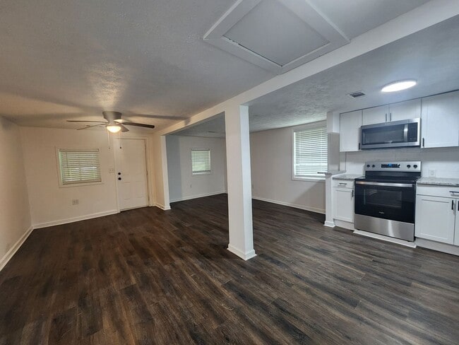 2871 Barbara Rd