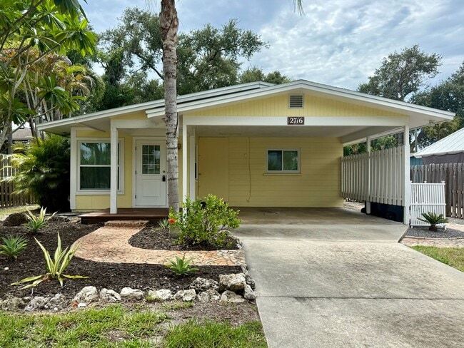 Building Photo - 2716 Blossom Dr