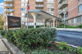 Building entrance - 1 E University Pkwy Unit 901