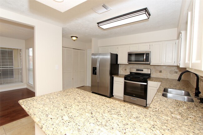 Photo - 2731 Colony Dr