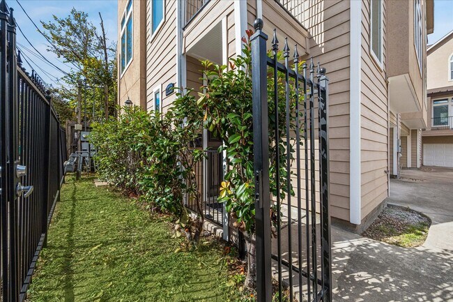 Photo - 5210 Petty St