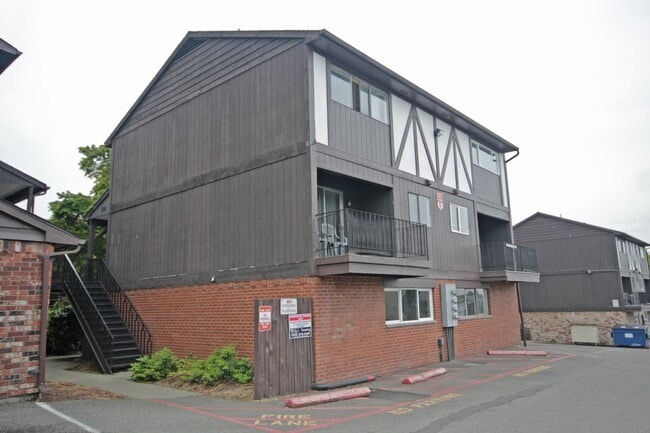 Building Photo - Three Blocks from the Light Rail Unit 128