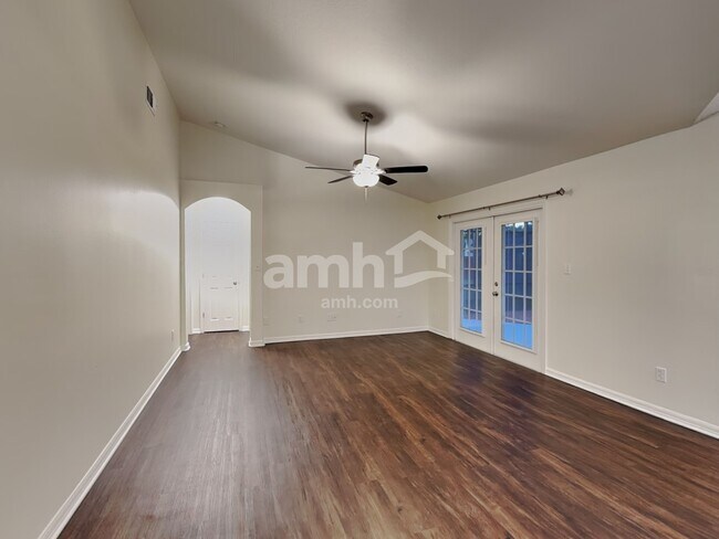 Photo - 2006 Ruby Red Blvd