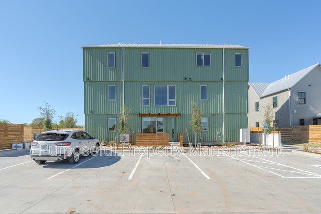 Photo - 934 Hangar Dr