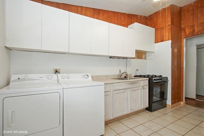 Photo - 2205 Fulle St