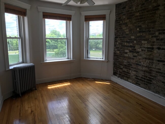 Building Photo - 74 Kilmarnock St Rental