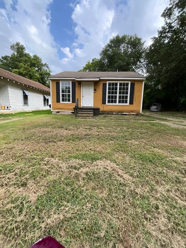 Building Photo - 1422 Grigsby St