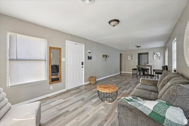 Photo - 1010 West Dr