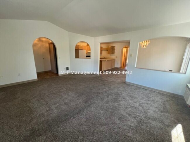 Photo - 2 br/1 bath Spokane Valley apt - upstairs,...