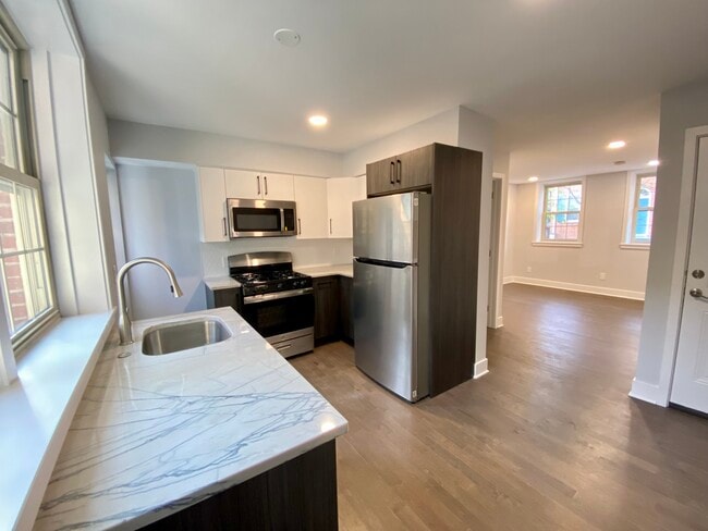 Building Photo - 722 Lombard St Unit APT  1