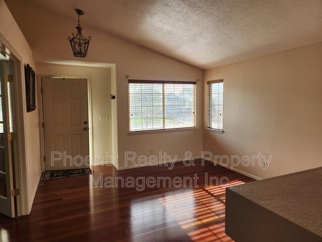 Photo - 370 Harvest Point Dr