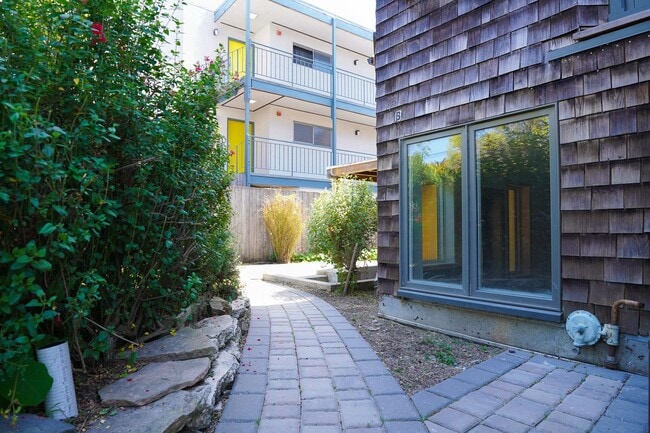 Photo - Beautiful Berkeley Unit!