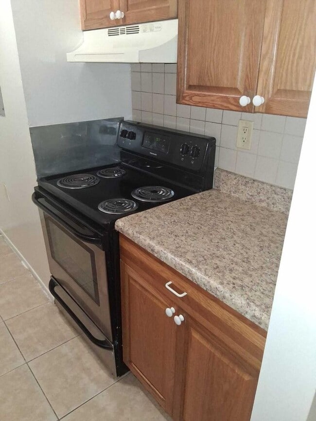 Photo - 2 bedroom, 1 bath condo GREAT DEAL