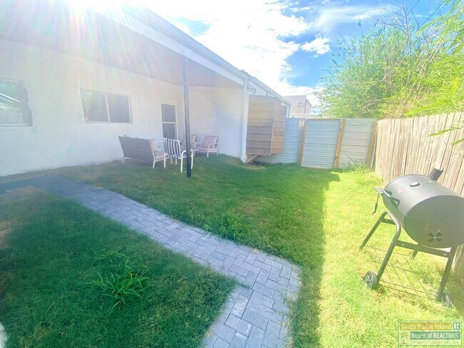 711 S Shore Dr