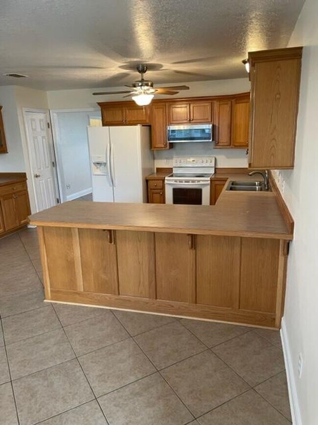 CUTE HOME in a GREAT LOCATION!! 3 Bedroom Rental House Rental in