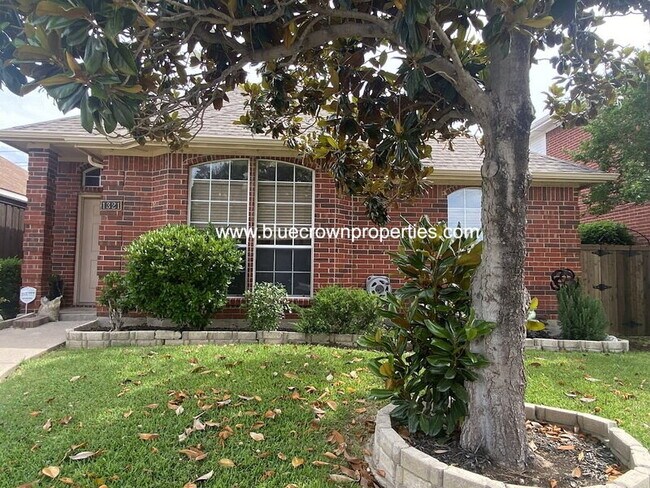 Building Photo - 1321 W Branch Hollow Dr