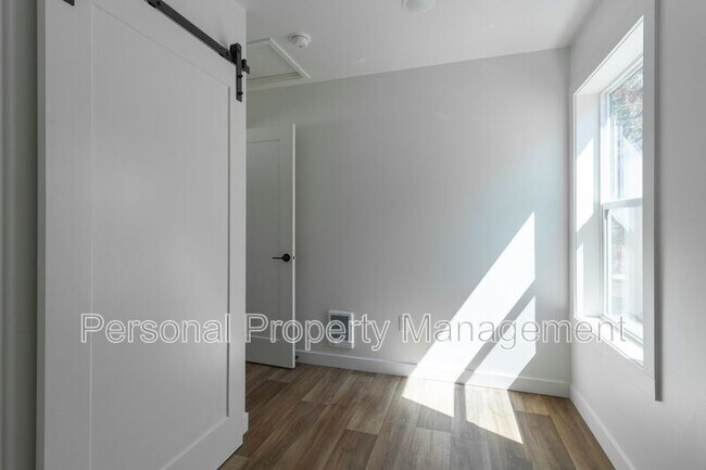 Photo - 8005 NE 32nd St