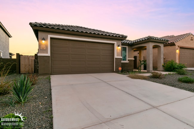 Building Photo - Modern 3Bdm 2Ba Litchfield Park Home with Stylish Upgrades!