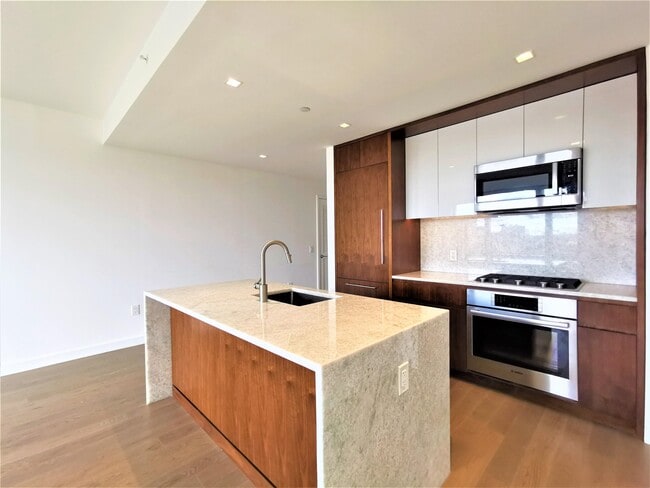 Building Photo - 75 Park Ln S Unit 702 Rental