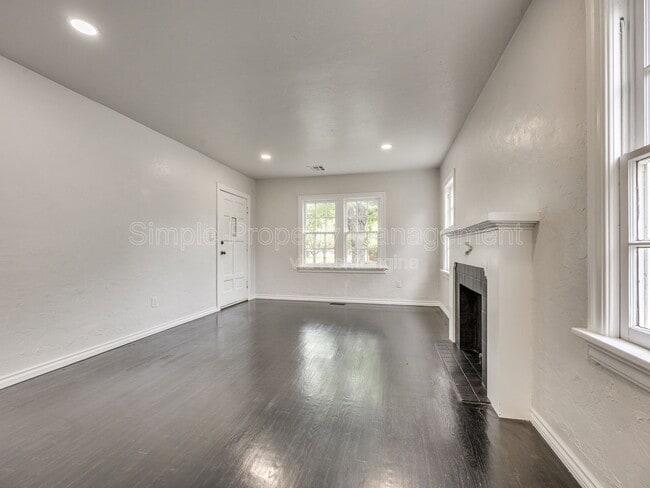 Photo - 2112 N Drexel Blvd