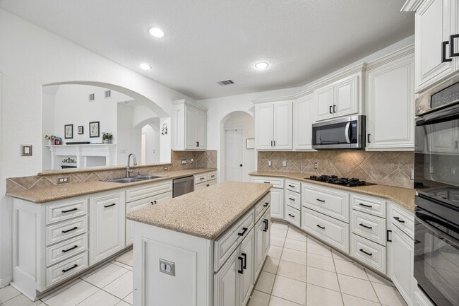 Photo - 14 Guinevere Pl