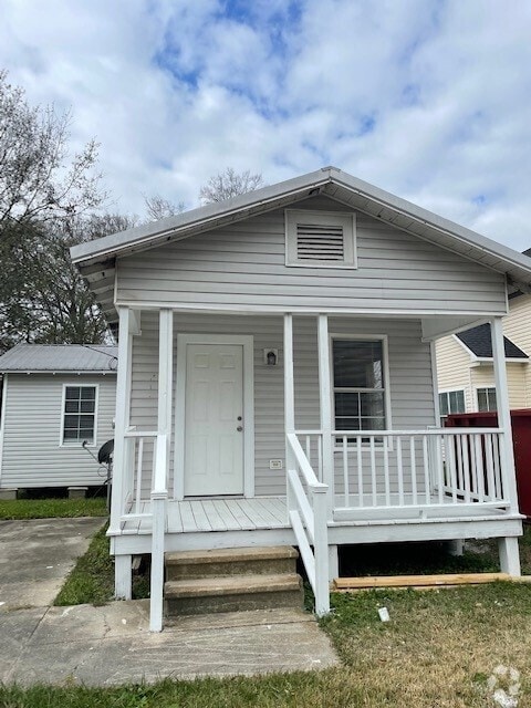 Building Photo - 2562 Thomas H. Delpit Dr Rental