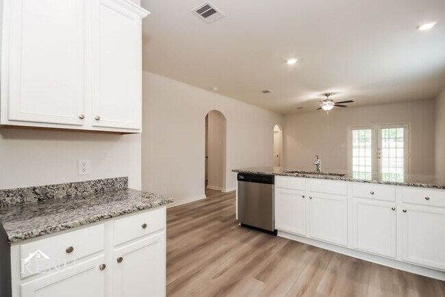 10482 Sweetwater Creek Dr