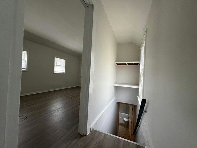 Building Photo - 307 4th St