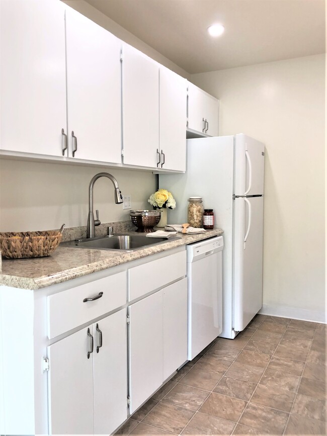 Photo - Crescent Manor