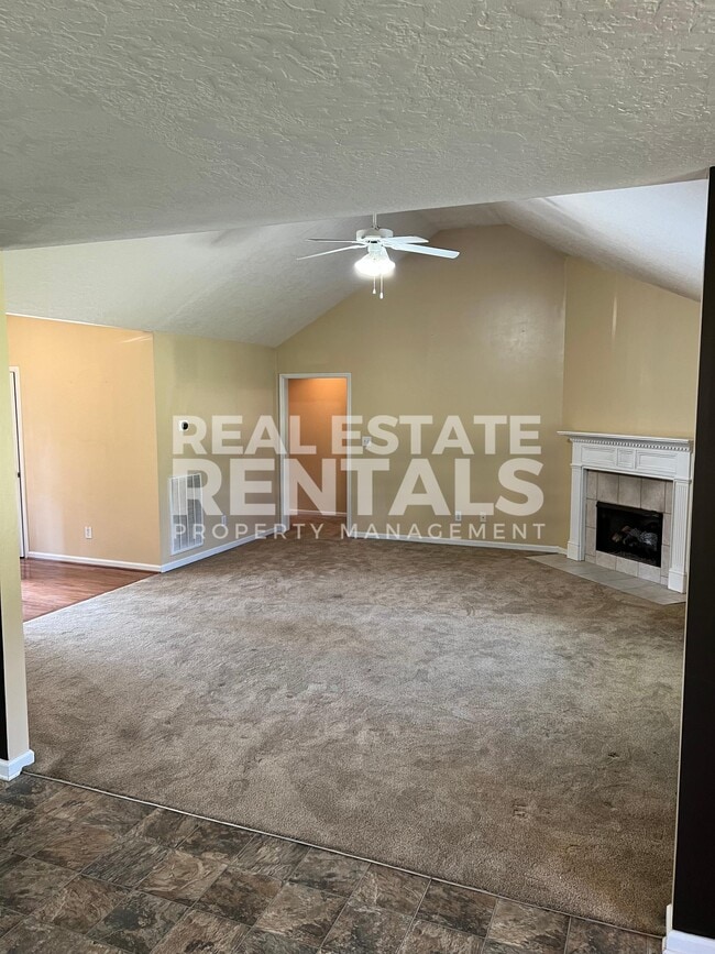 Photo - 1121 Castle Dr