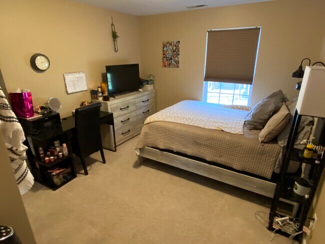 Photo - 1733 Aden Ln