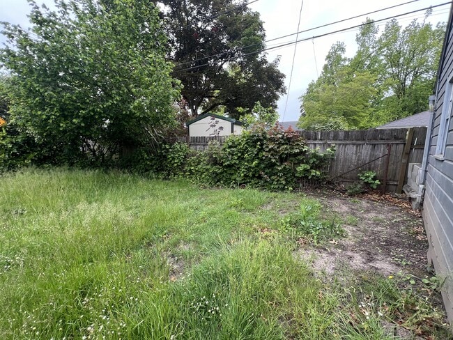 Photo - 1912 20th St NE