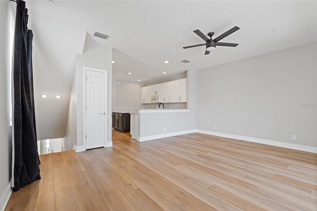 Photo - 1129 Venetian Harbor Dr NE