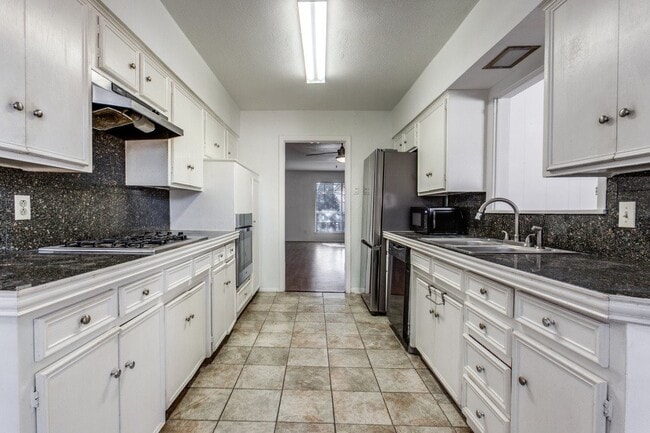 7621 Dentcrest Dr Unidad West