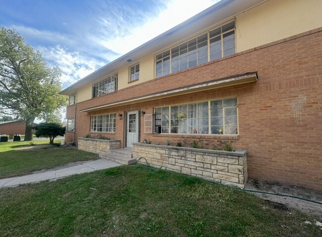 Building Photo - cc0216 Unit 4