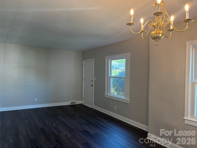 Photo - 2565 Brentwood Pl