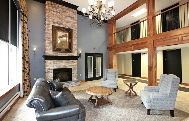 Main Lobby - Tower In The Park Rental