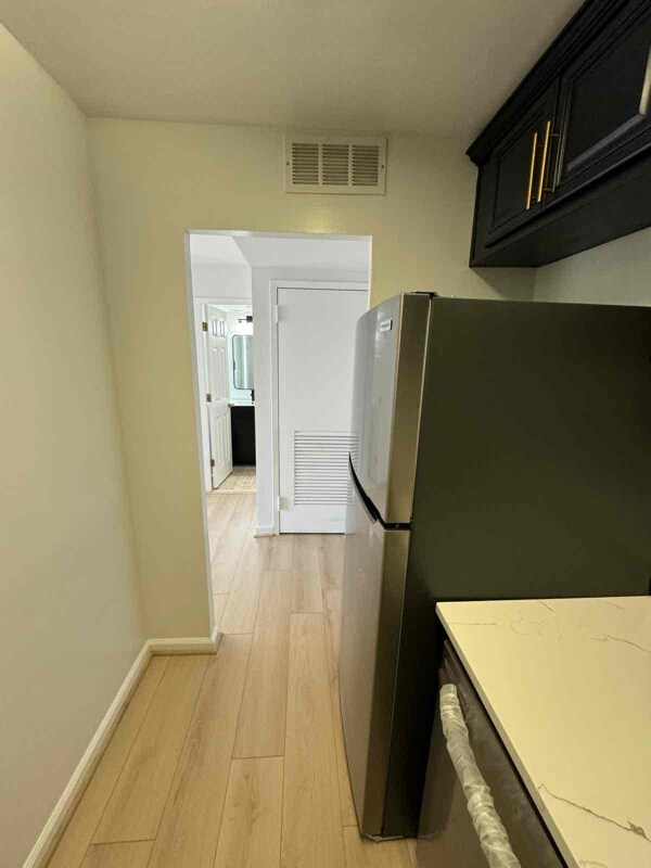 Photo - 3101 S Manchester St Unidad 613